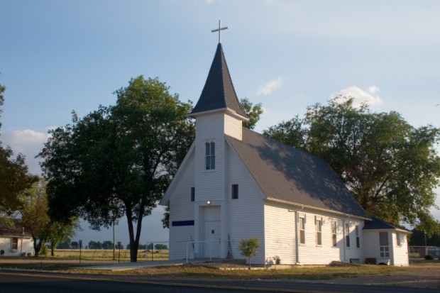 What is the average church size in America?