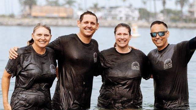 1,000 Baptized in CALIFORNIA Beach Revival