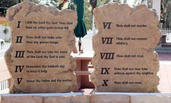 Close of the 10 Commandments